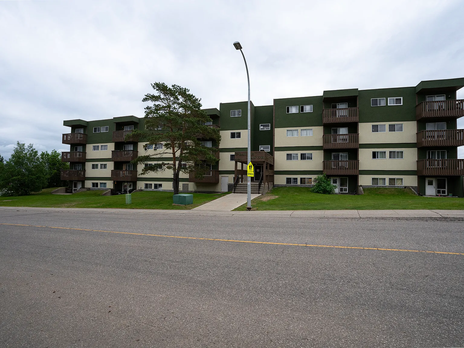 Claire Manor Apartments — Photo 3