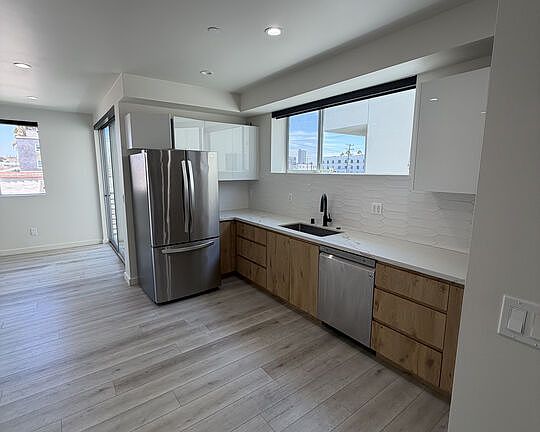 3rd image of 124 S Croft Ave #303