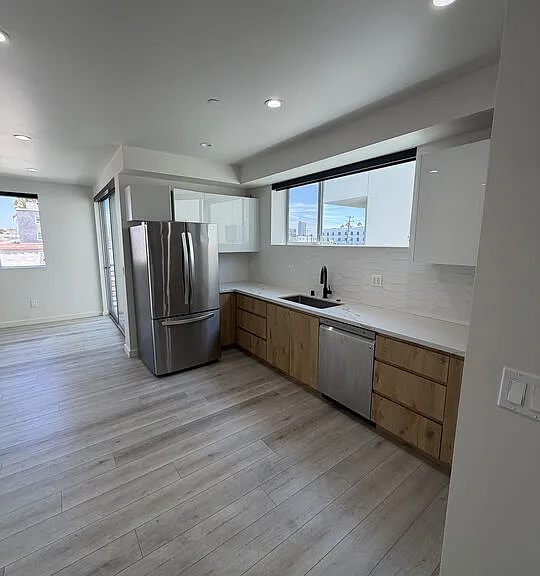 124 S Croft Ave #303 — Photo 3
