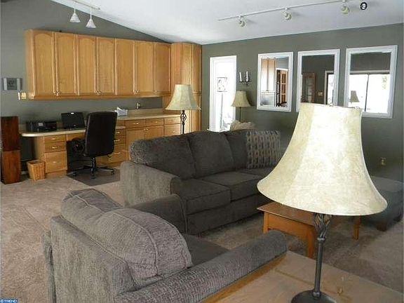 4th image of 23 Flintlock Ln