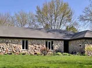 6 Angela Ln, Carmel, IN 46032