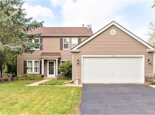 2530 College Green Dr, Elgin, IL 60124