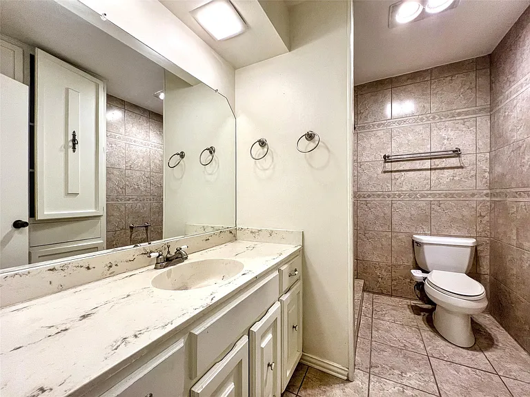 8305 Greenslope Dr — Photo 21
