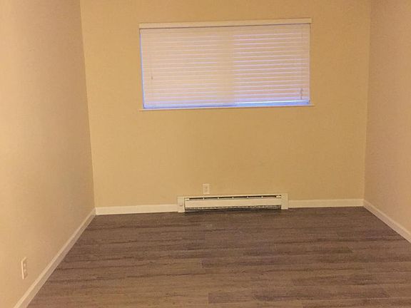 3rd image of 40 Glen Eyrie Ave APT 04