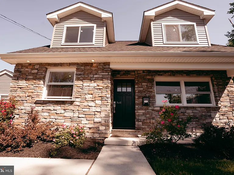 42 Grandview Dr — Photo 3