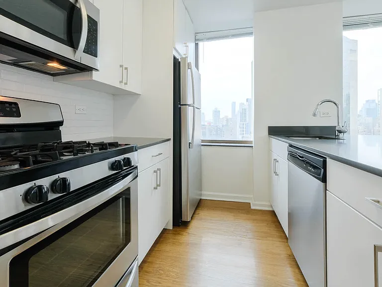 300 E 39th St #10J — Photo 7