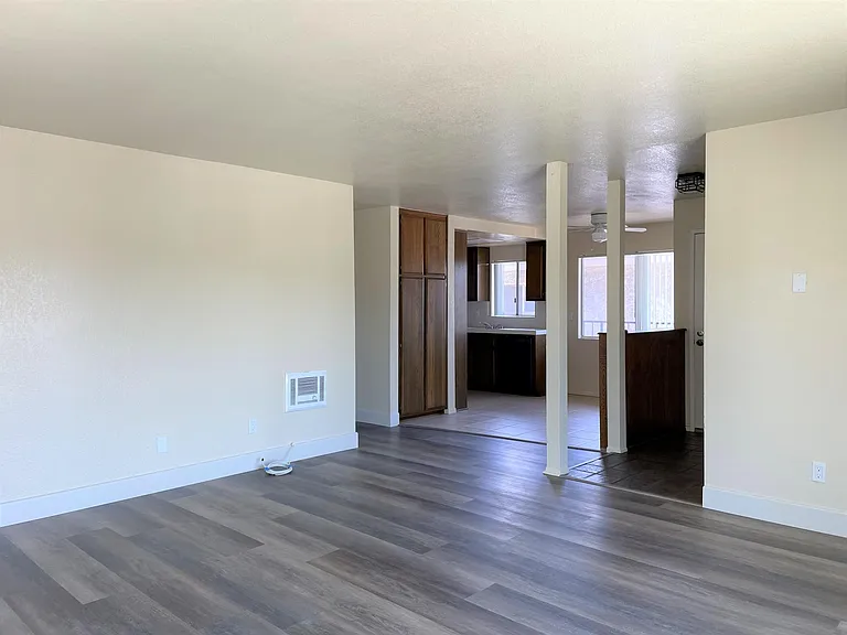 1042 W 9th St #1 — Photo 7