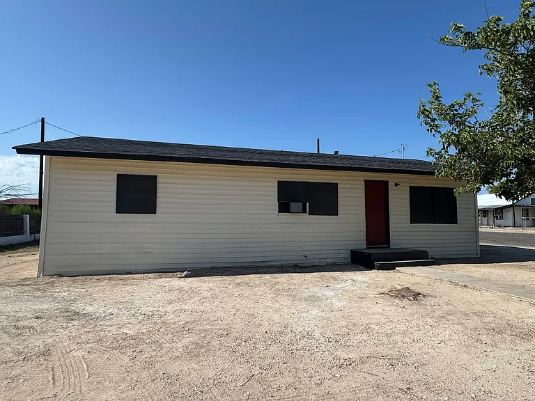 707 W James St — Photo 1