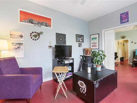 3rd image of 3028-30 Toulouse St