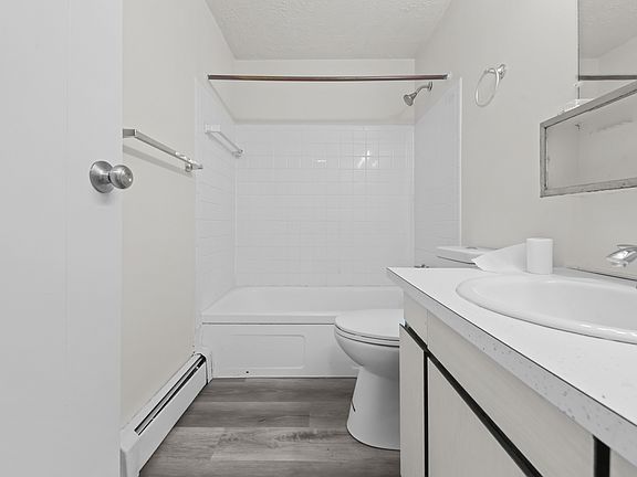 5th image of 161 Cedar Ave #2