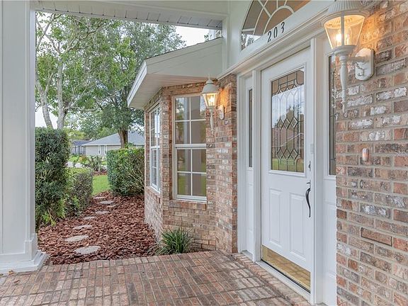 5th image of 203 Yorkville Pl
