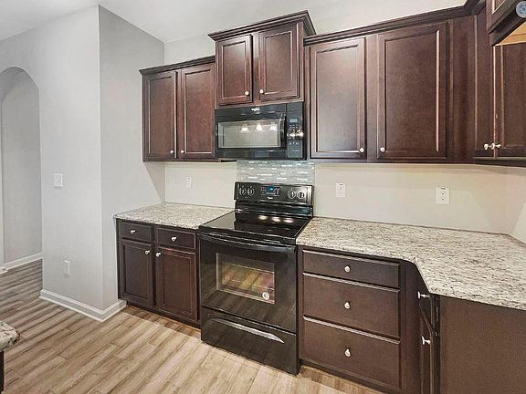 3rd image of 301 Crawford Pkwy