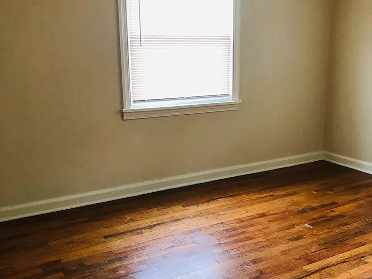 7010 Miami Ave — Photo 6
