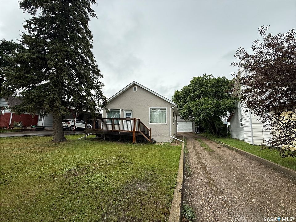 1st image of 110 7th Avenue W