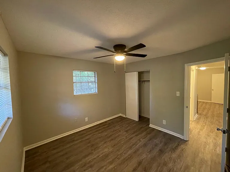 4928 Valley Dale Ct #B — Photo 5