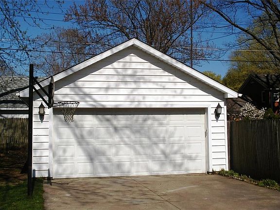 2nd image of 425 Lincoln Ave