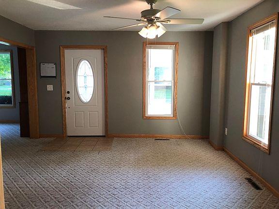 4th image of 207 West St