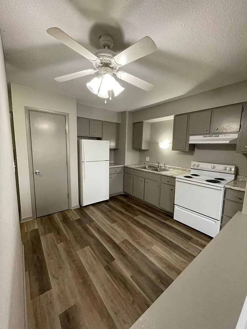 820 Lyon Street Apartments — Photo 3