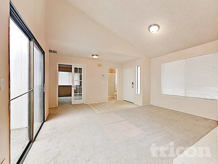 3239 Hartford Ave — Photo 4