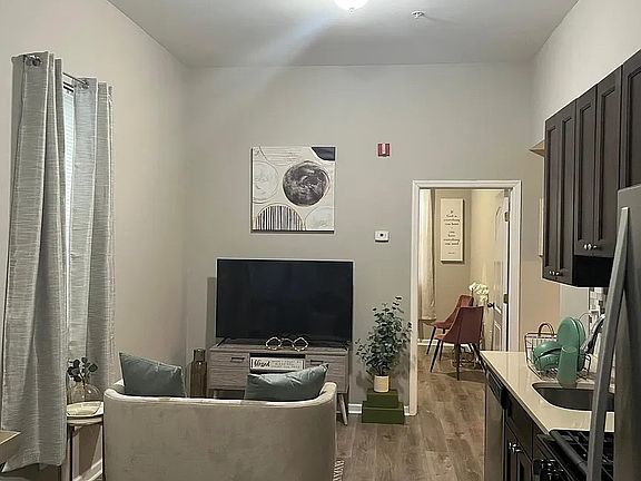 2nd image of 456 Avon Ave #3R