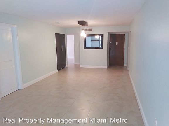 5th image of 2939 Indian Creek Dr APT 301