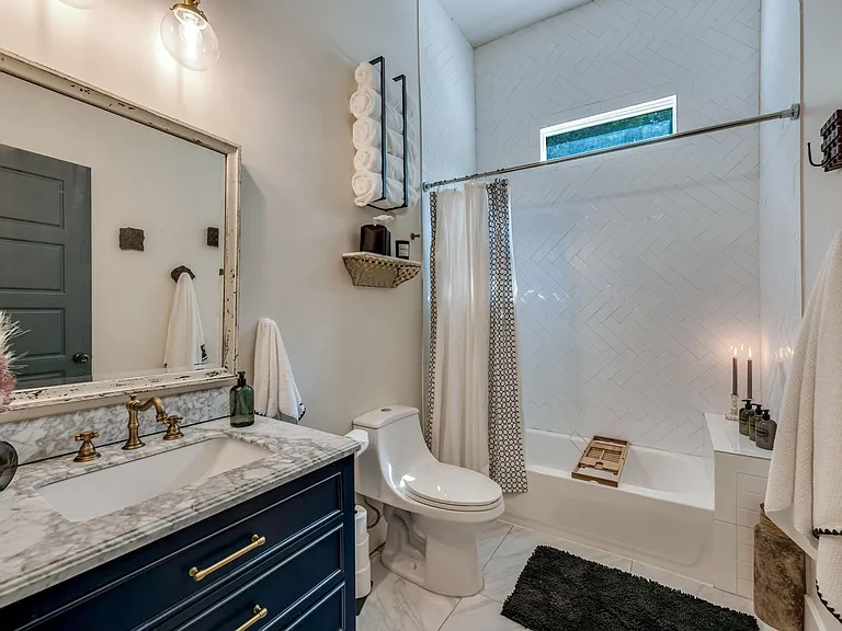 517 Burleson St — Photo 17