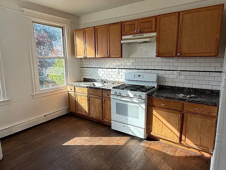 410 Chadwick Ave — Photo 16