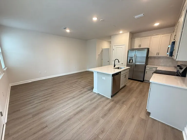 467 Martins Creek Blvd — Photo 7
