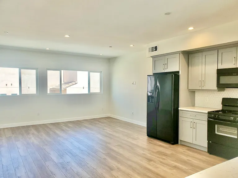 4960 Sepulveda Blvd #402 — Photo 3