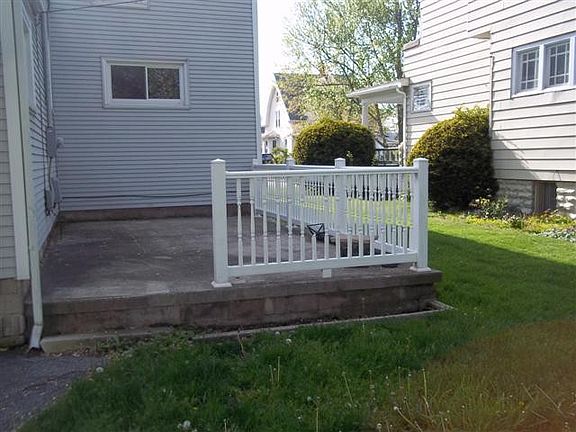 5th image of 632 N Main St