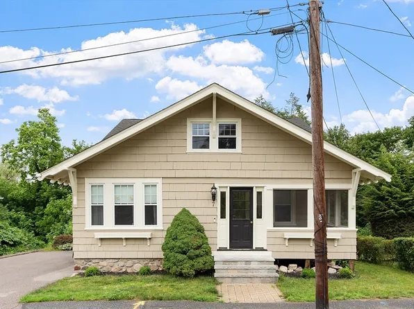 7 Nelson Hts, Milford, MA 01757