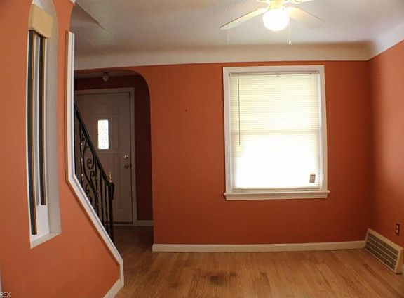 5th image of 416 E 270th St