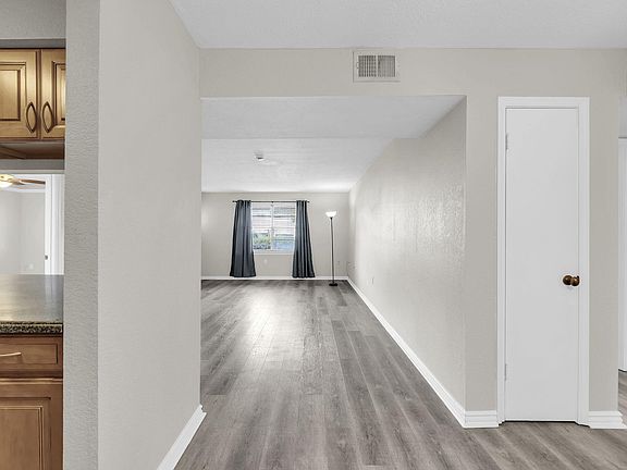 3rd image of 615 Colonial Dr APT 1