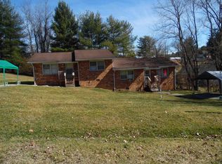 1150 Brown St NE #B, Christiansburg, VA 24073