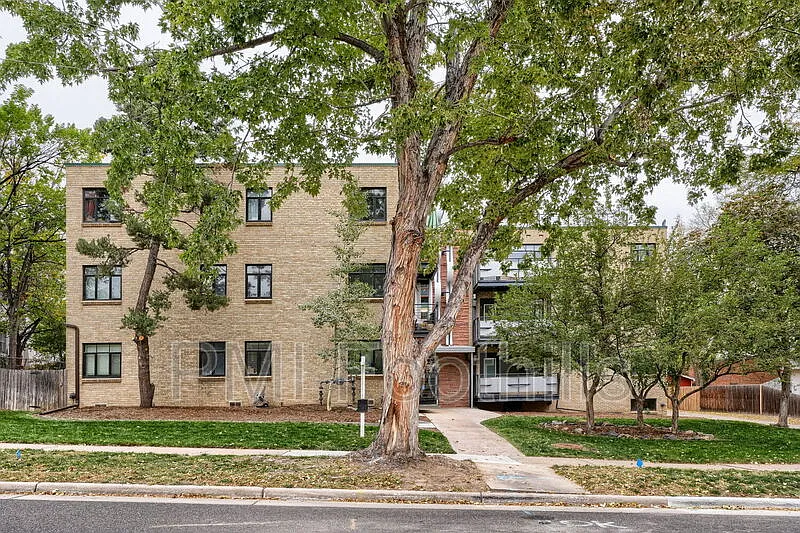 2 bed, 1.0 bath, 902 sqft, $1,987 — Photo 3
