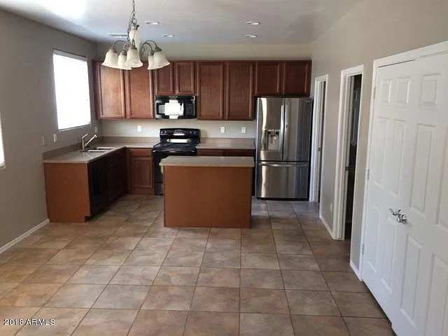 4 bed, 2.5 bath, $2,495 — Photo 4