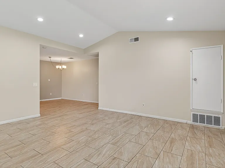 2051 Sycamore Ct — Photo 12