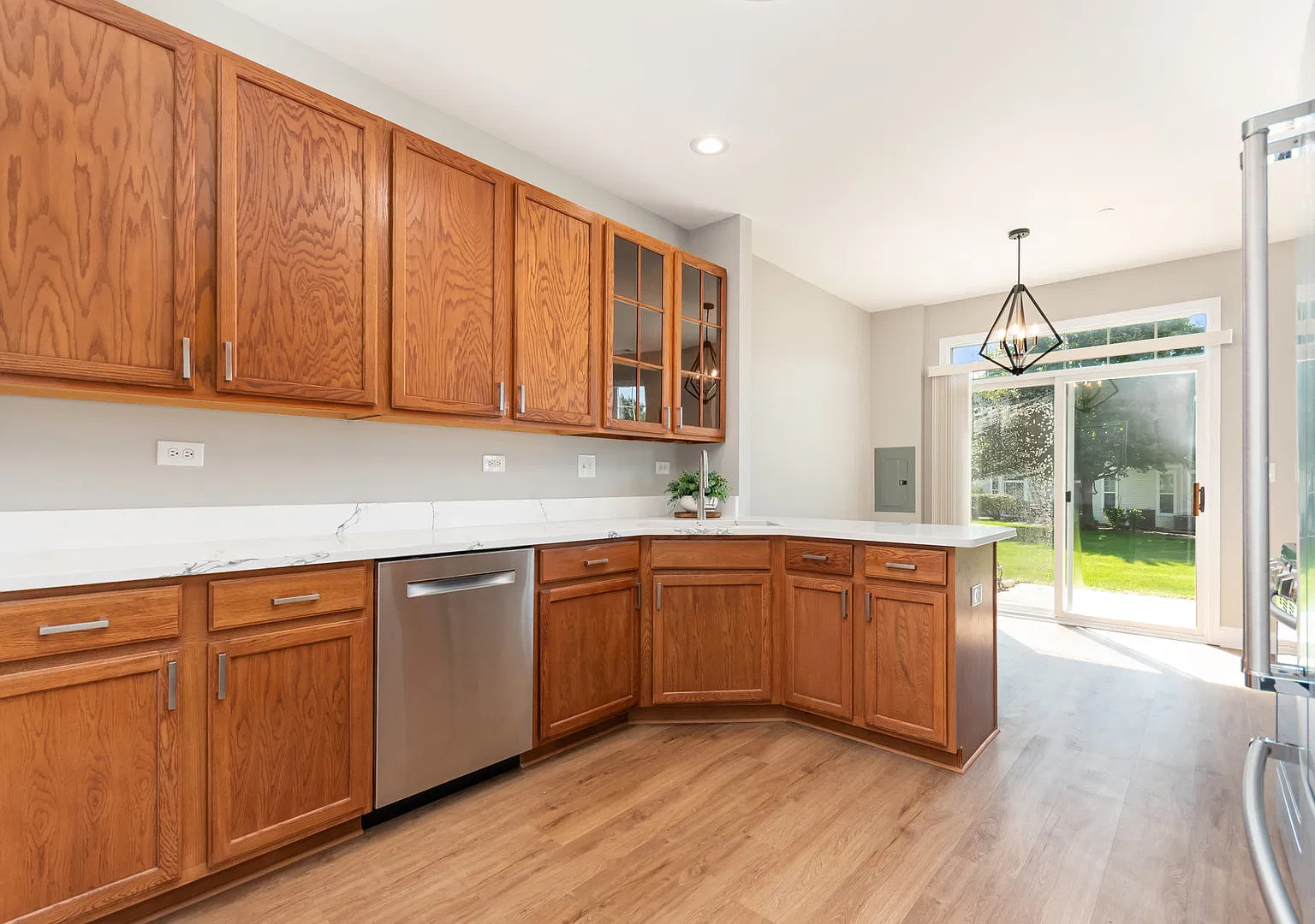 3 bed, 2.5 bath, 1517 sqft, $2,500 — Photo 4