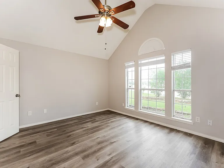 706 Valleycreek Rd — Photo 10