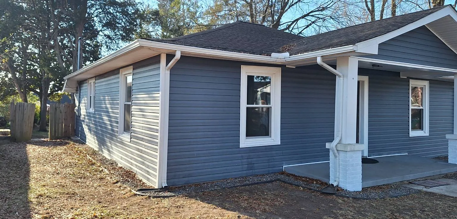 3 bed, 2.0 bath, 1368 sqft, $2,000 — Photo 2