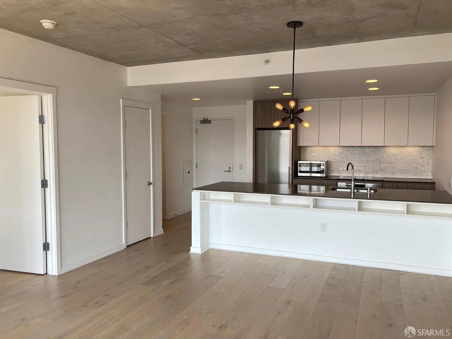 1 bed, 1.0 bath, 660 sqft, $4,599 — Photo 3