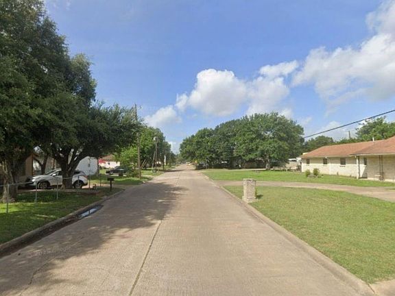 3rd image of 1608 Congo St