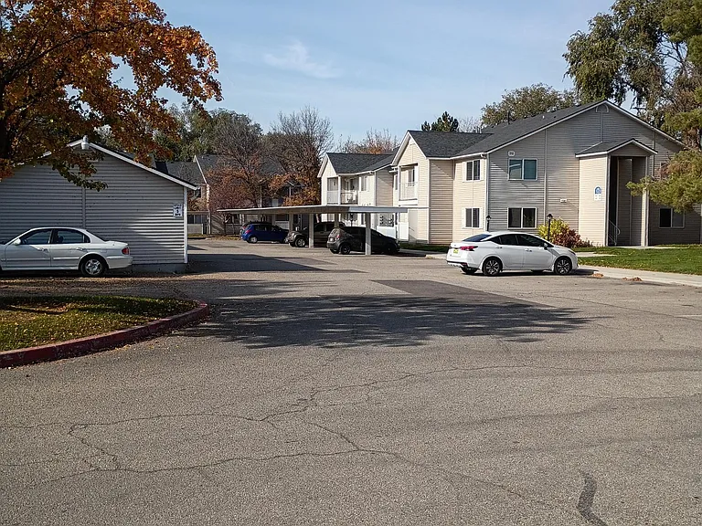 Mallard Cove Apartments — Photo 9