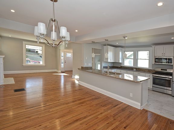 4th image of 1276 Morten St