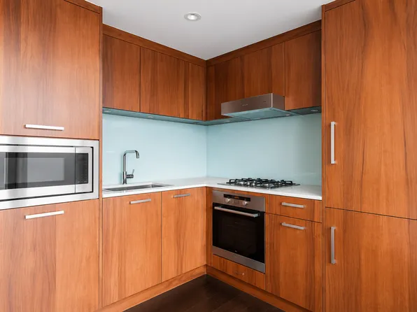 1565 W 6th Ave #602, Vancouver, BC V6J 1R1