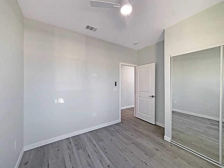 1056 N Lincoln St — Photo 13