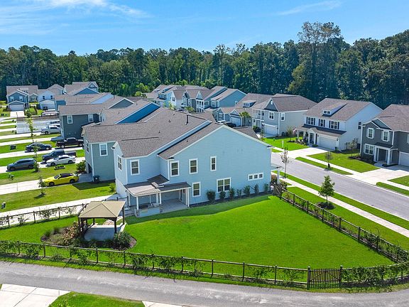 3rd image of 122 Loon Dr