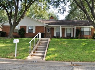 705 Perkins Ln, Brenham, TX 77833