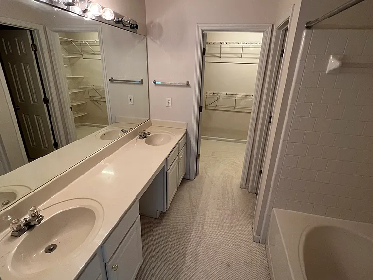 375 Wittenridge Ct — Photo 5