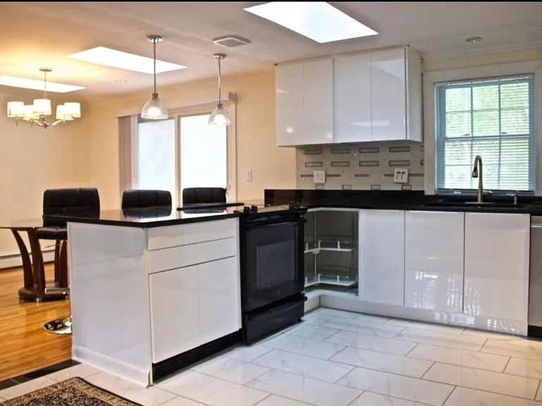 54 Maplewood Dr #2 — Photo 19